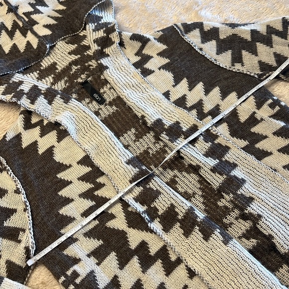 ELAN Aztec Print Hooded Cardigan - Picture 11 of 13